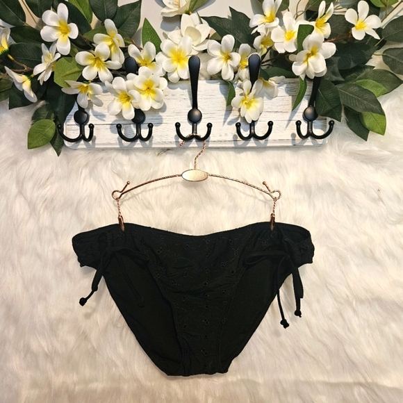 Old Navy Embroidery Embellishments Cut Out String Tie Bikini Bottoms - Picture 1 of 6